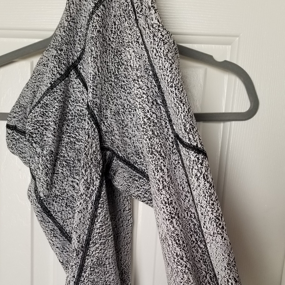 Lululemon pants with black panel - Picture 11 of 15